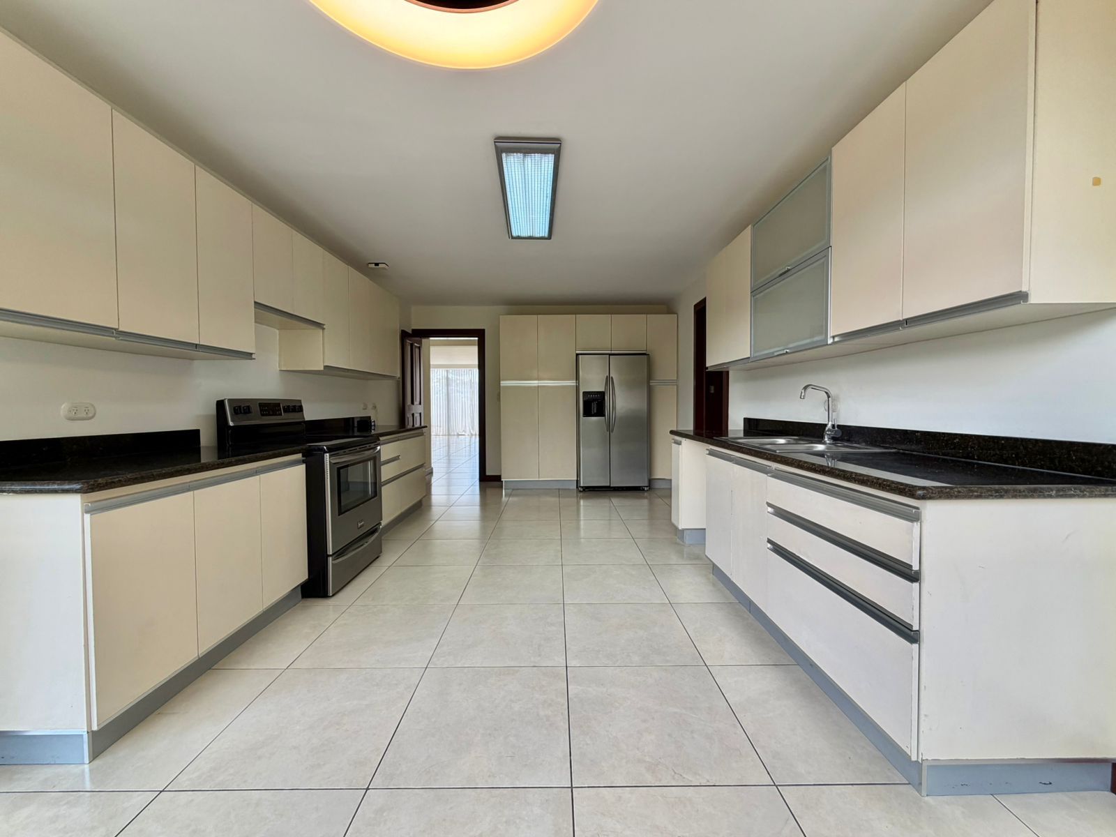 Apartamento muy amplio con Linea Blanca - Foto 4