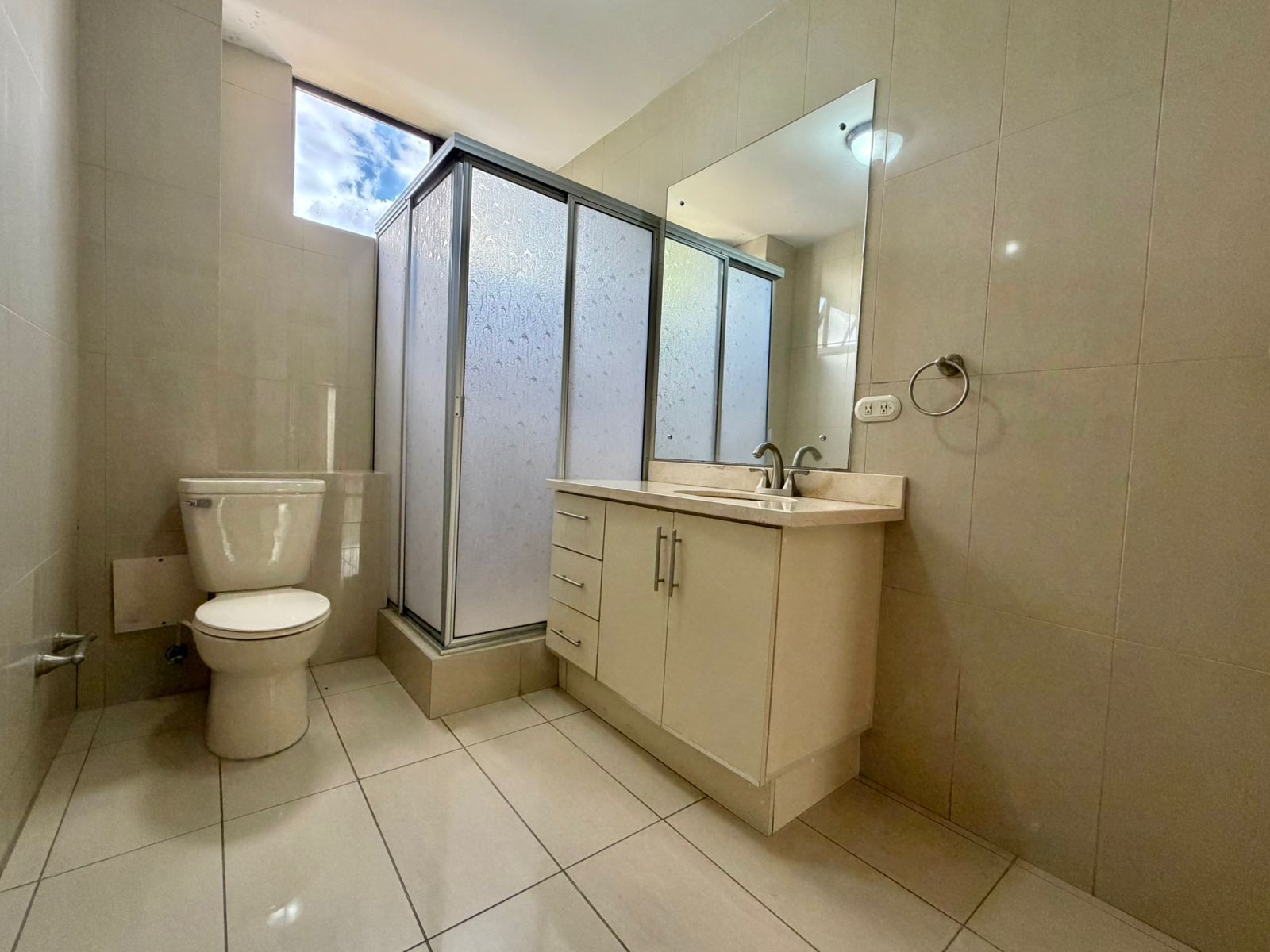 Apartamento muy amplio con Linea Blanca - Foto 12